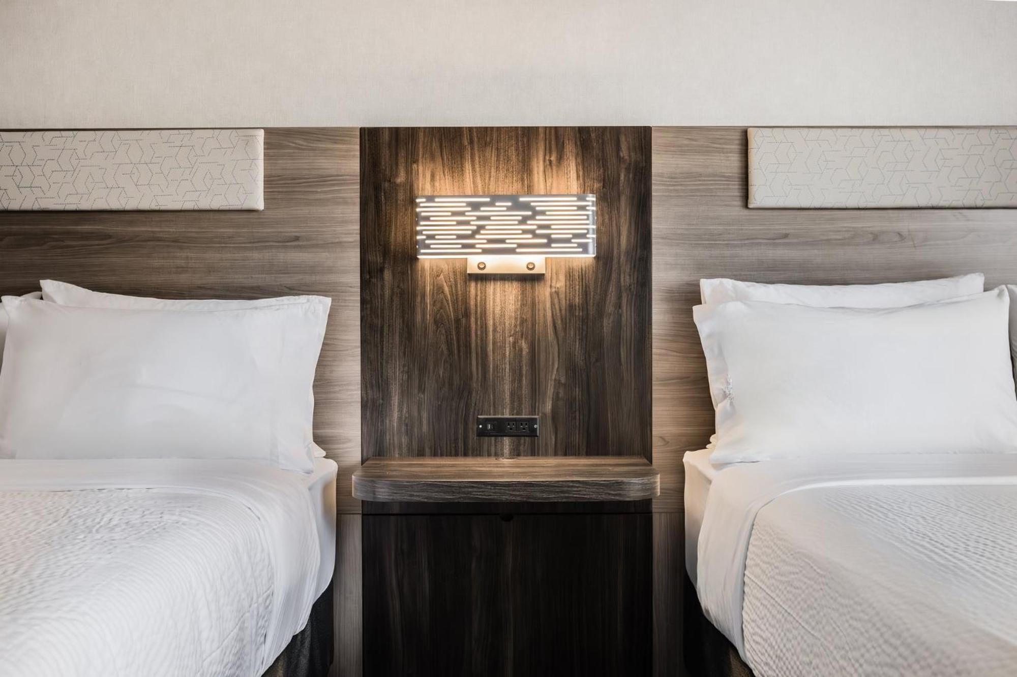 Holiday Inn Express Toronto-North York By Ihg Exterior photo