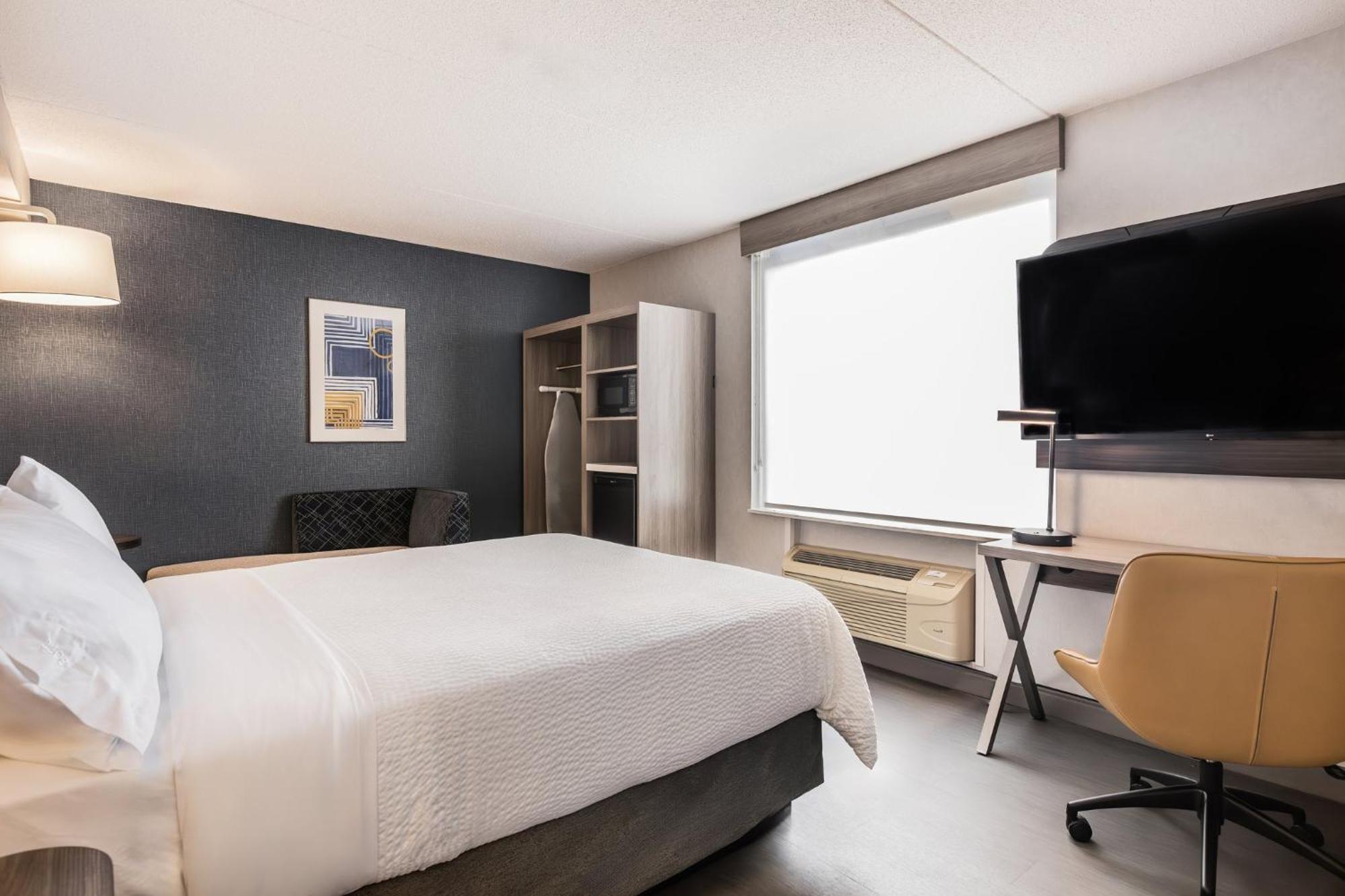 Holiday Inn Express Toronto-North York By Ihg Exterior photo