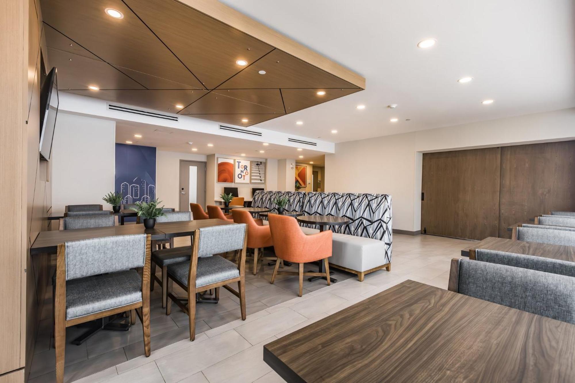 Holiday Inn Express Toronto-North York By Ihg Exterior photo