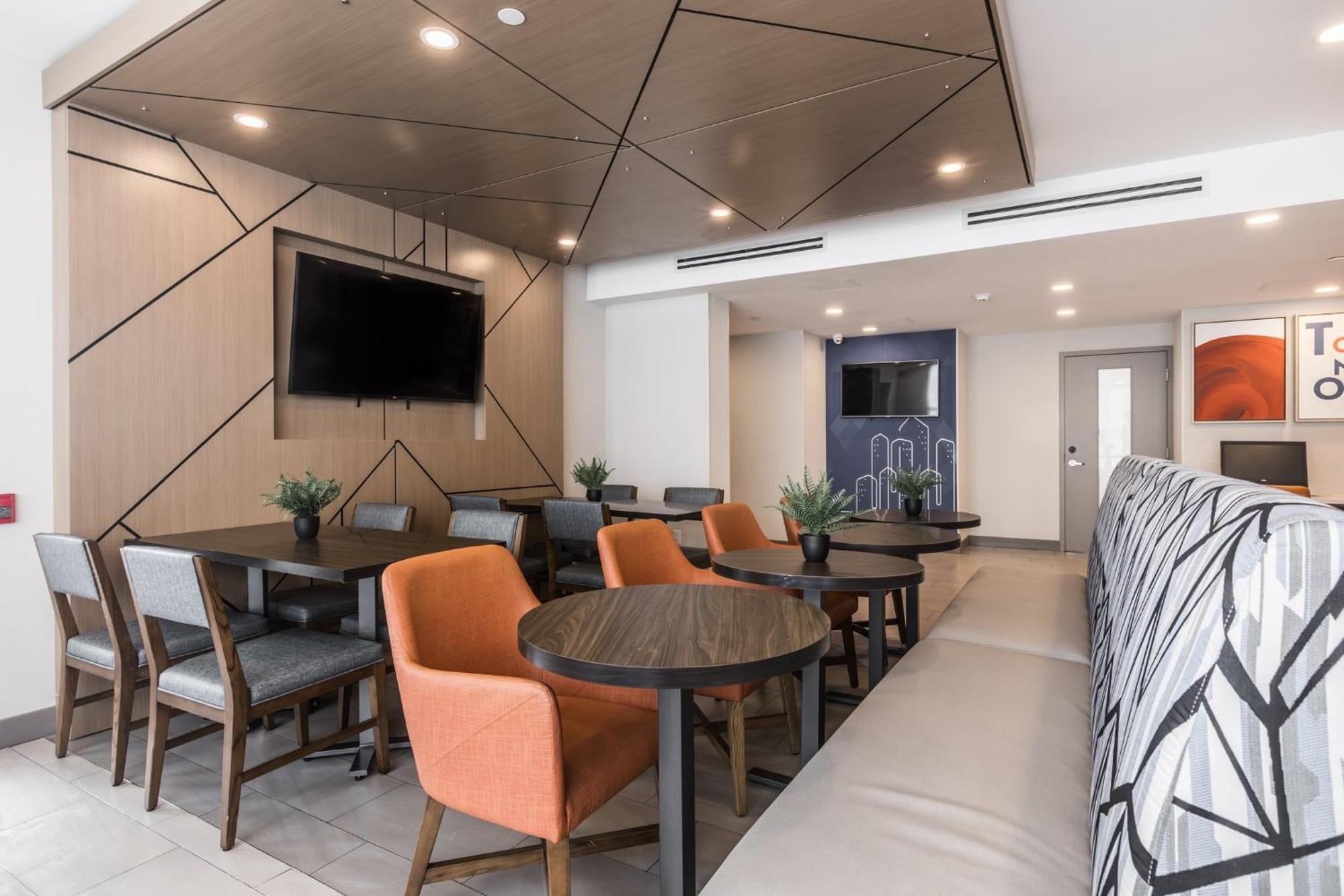 Holiday Inn Express Toronto-North York By Ihg Exterior photo