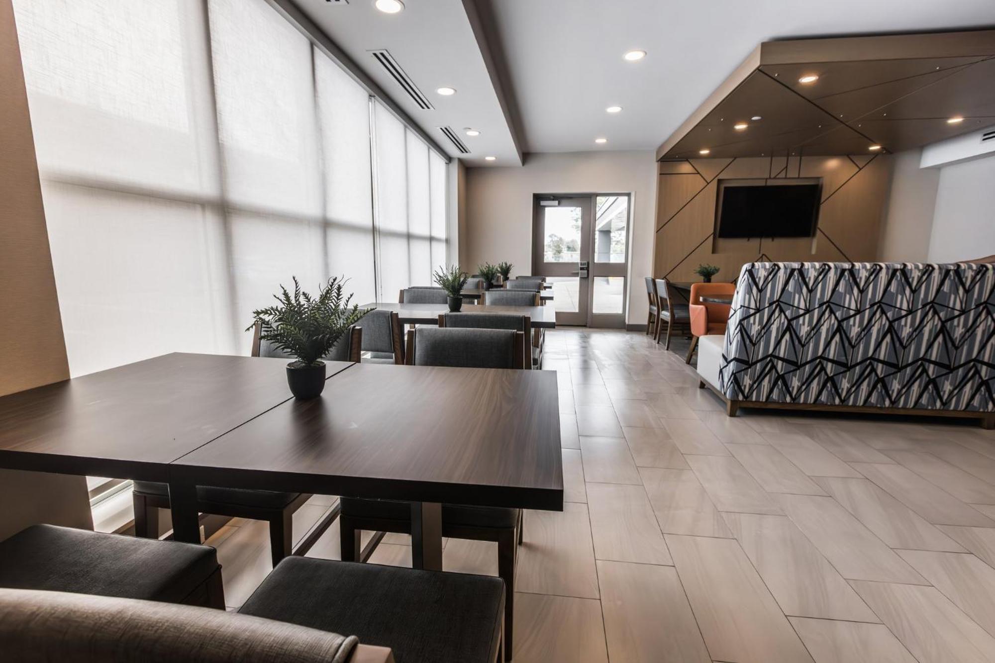 Holiday Inn Express Toronto-North York By Ihg Exterior photo