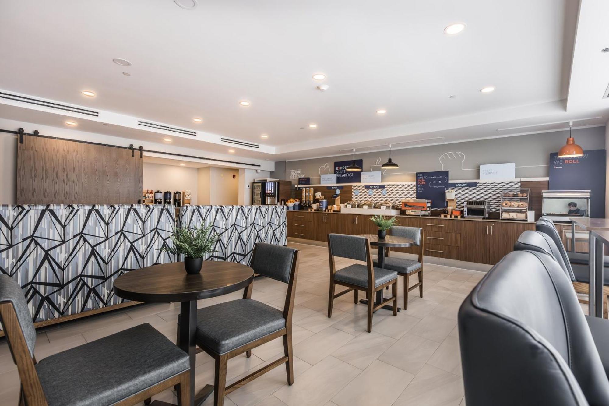 Holiday Inn Express Toronto-North York By Ihg Exterior photo