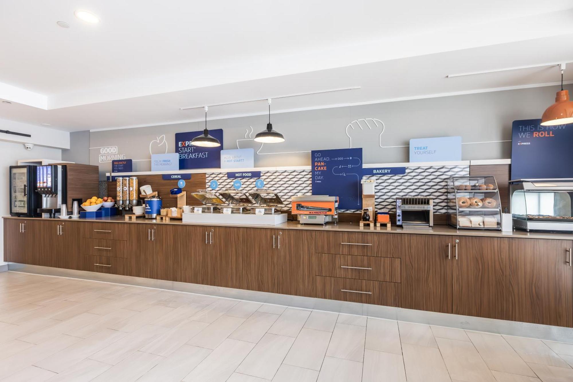Holiday Inn Express Toronto-North York By Ihg Exterior photo