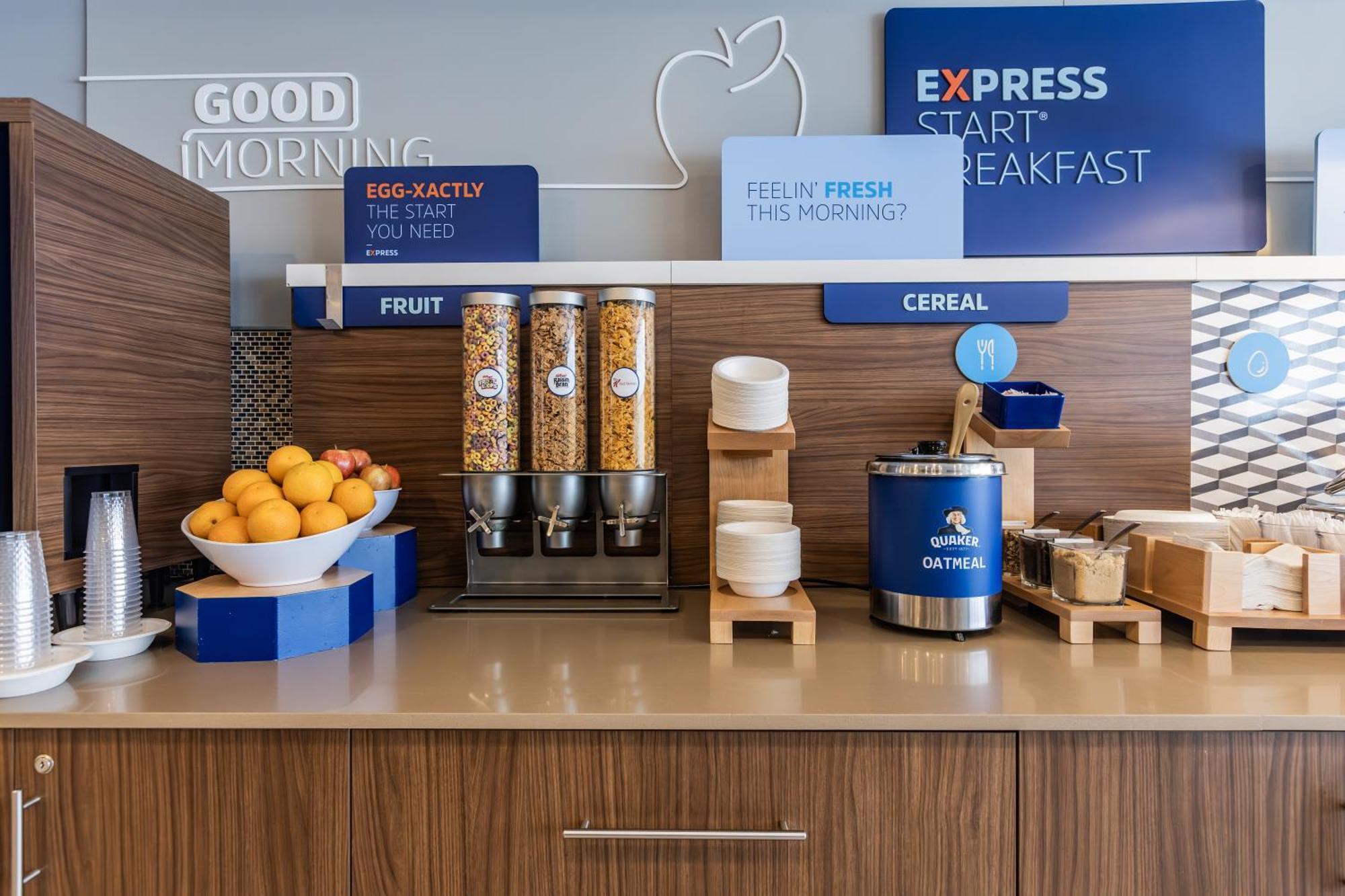 Holiday Inn Express Toronto-North York By Ihg Exterior photo